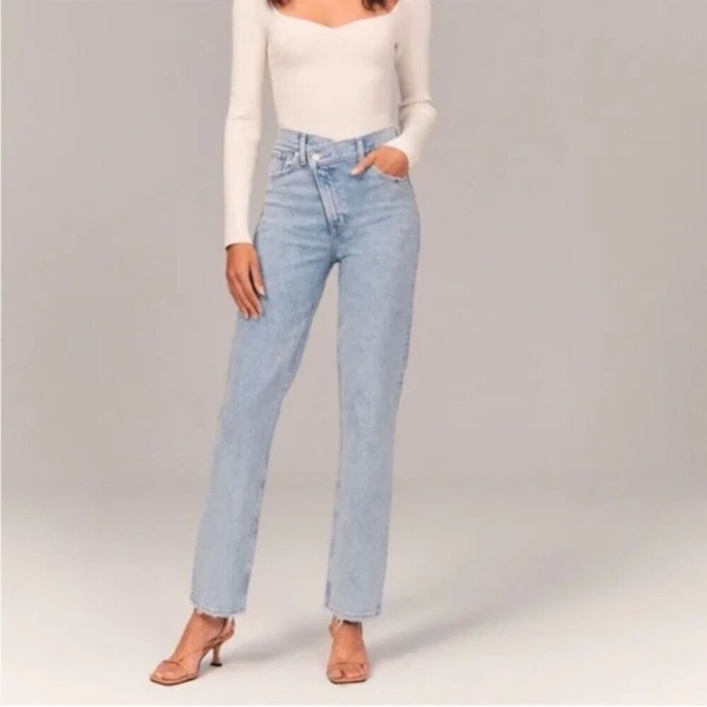 Abercrombie & Fitch Medium Wash 90s Slim Straight Leg Jeans